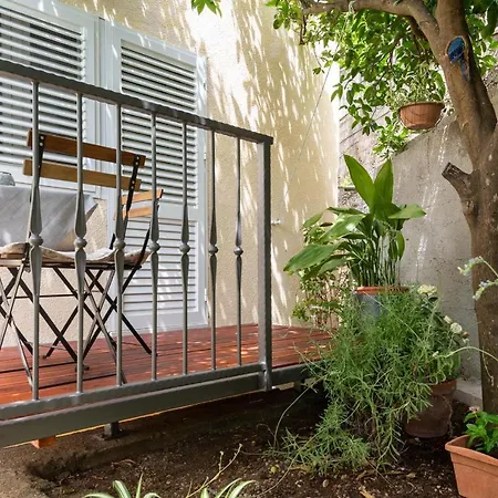 Bed & Breakfast City 3*
